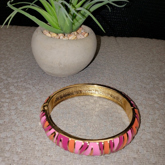 Jewelry - Gold tone enamel bangle bracelet